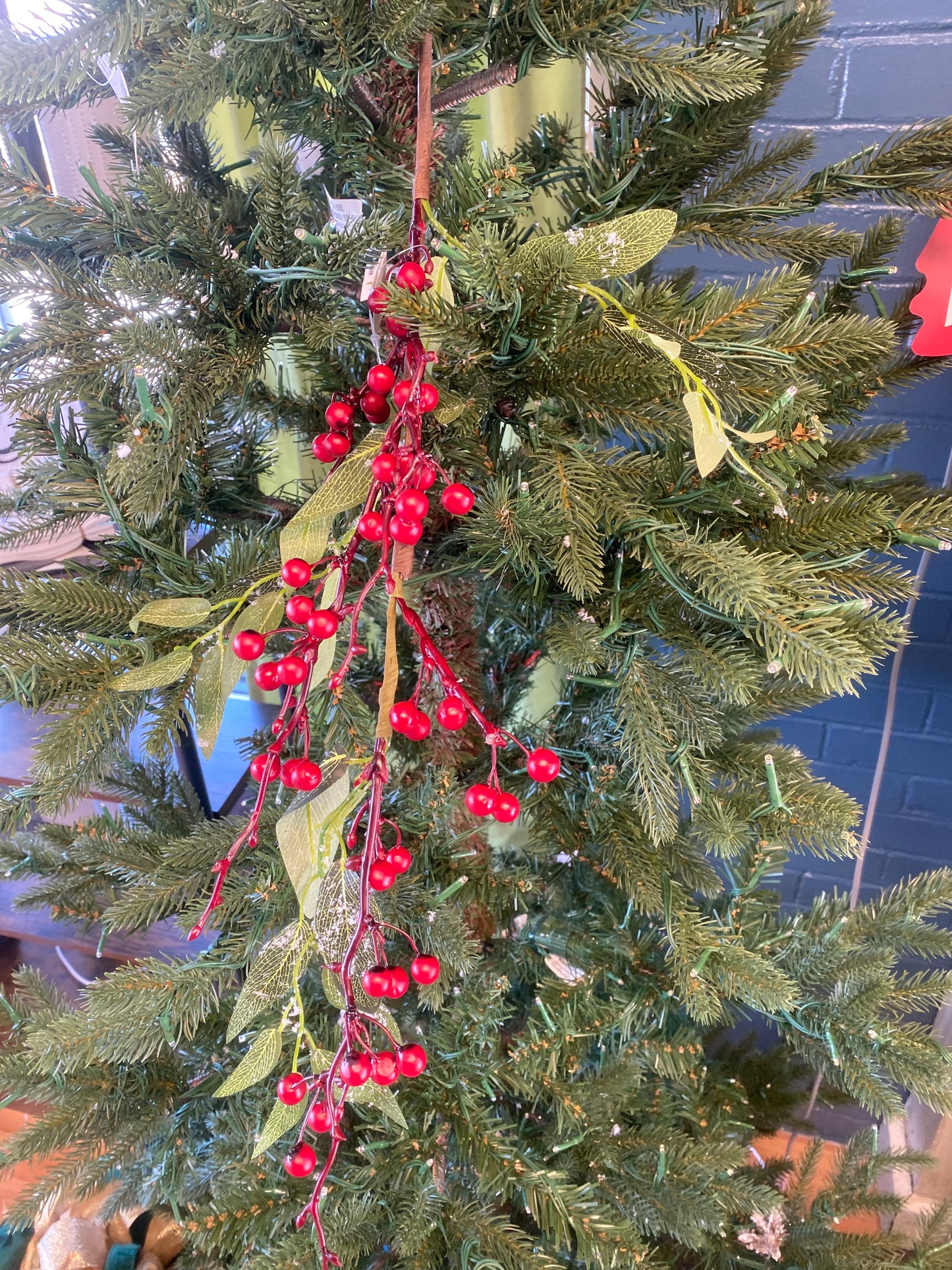 29”L Berry Leaf Spray