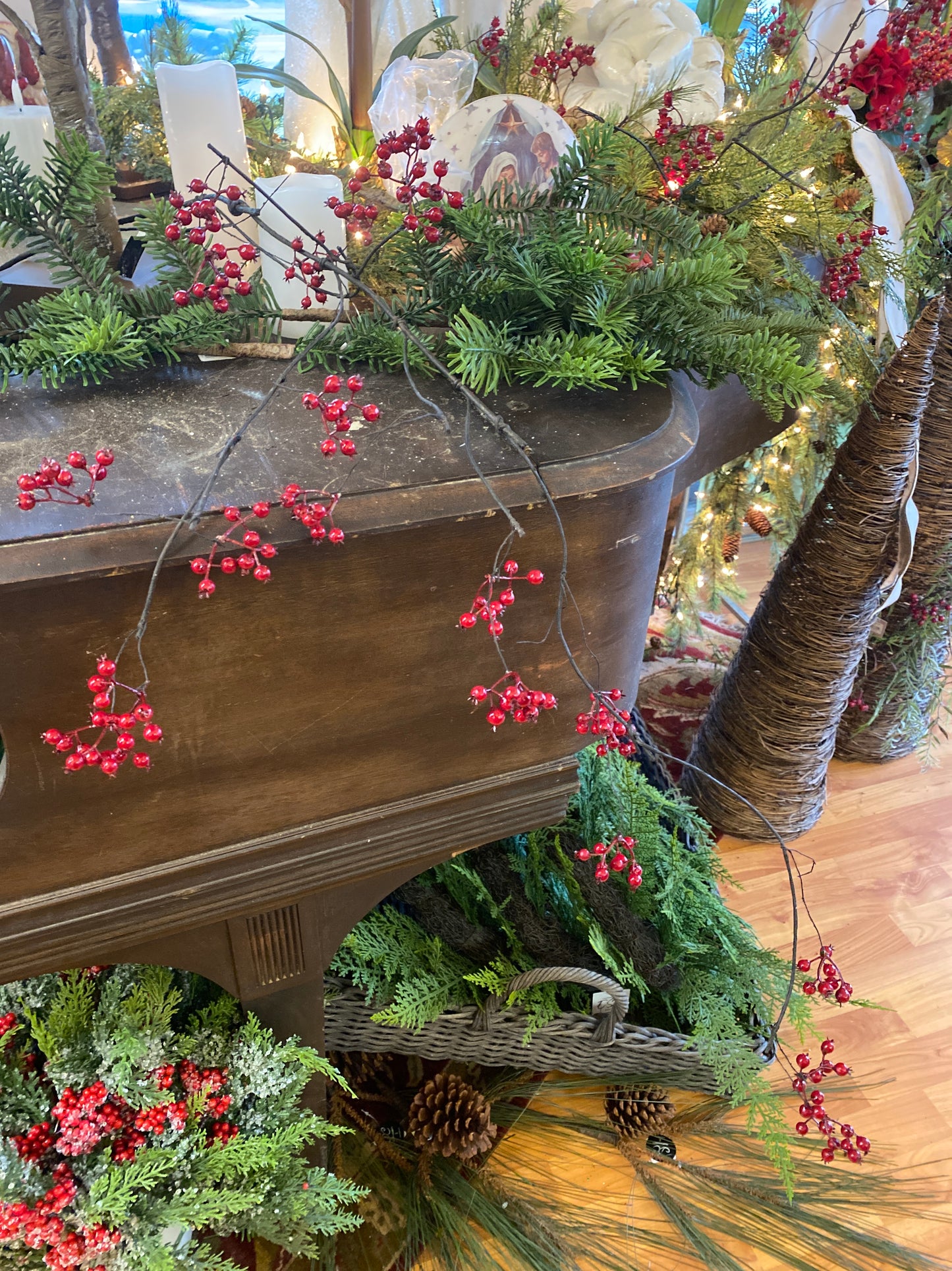 53" Red Berry Garland/Stem