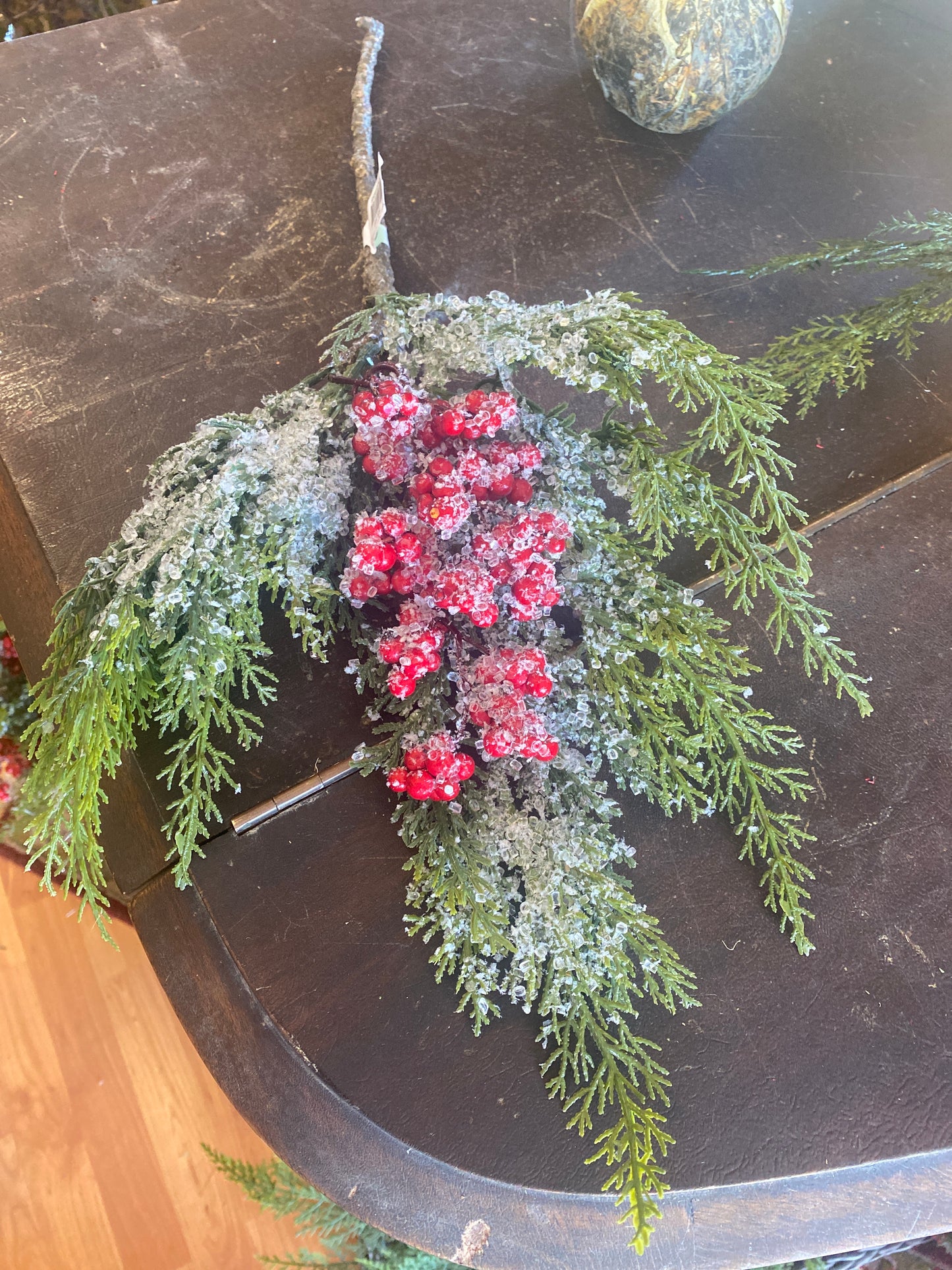 16" Iced Cedar W/ Berry Pick