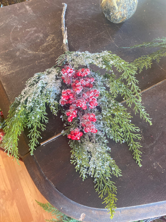 16" Iced Cedar W/ Berry Pick