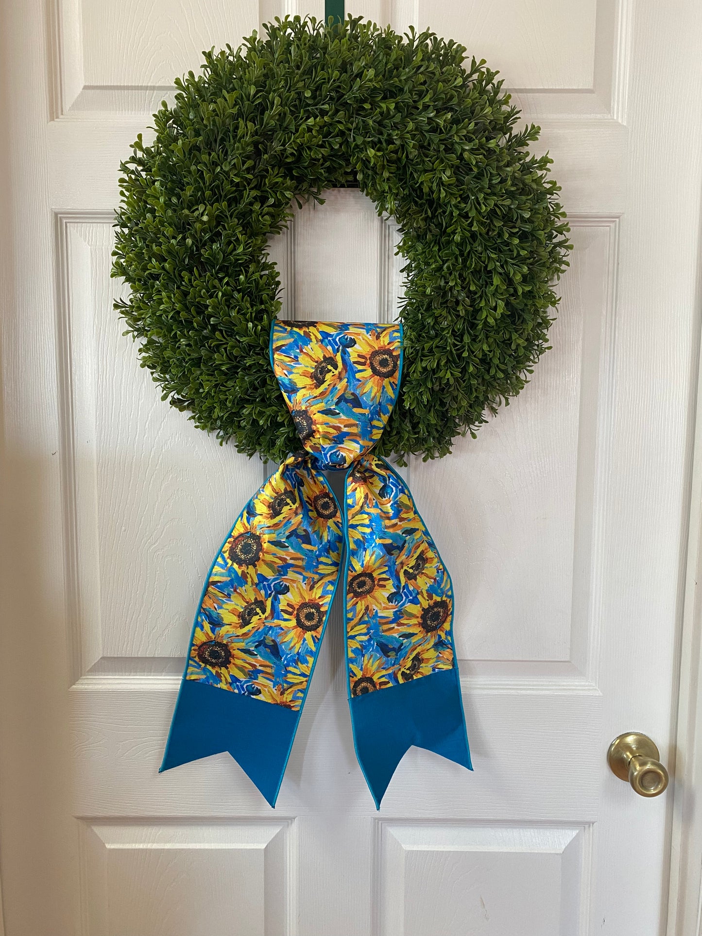 21” Spring Plastic Boxwood Wreath